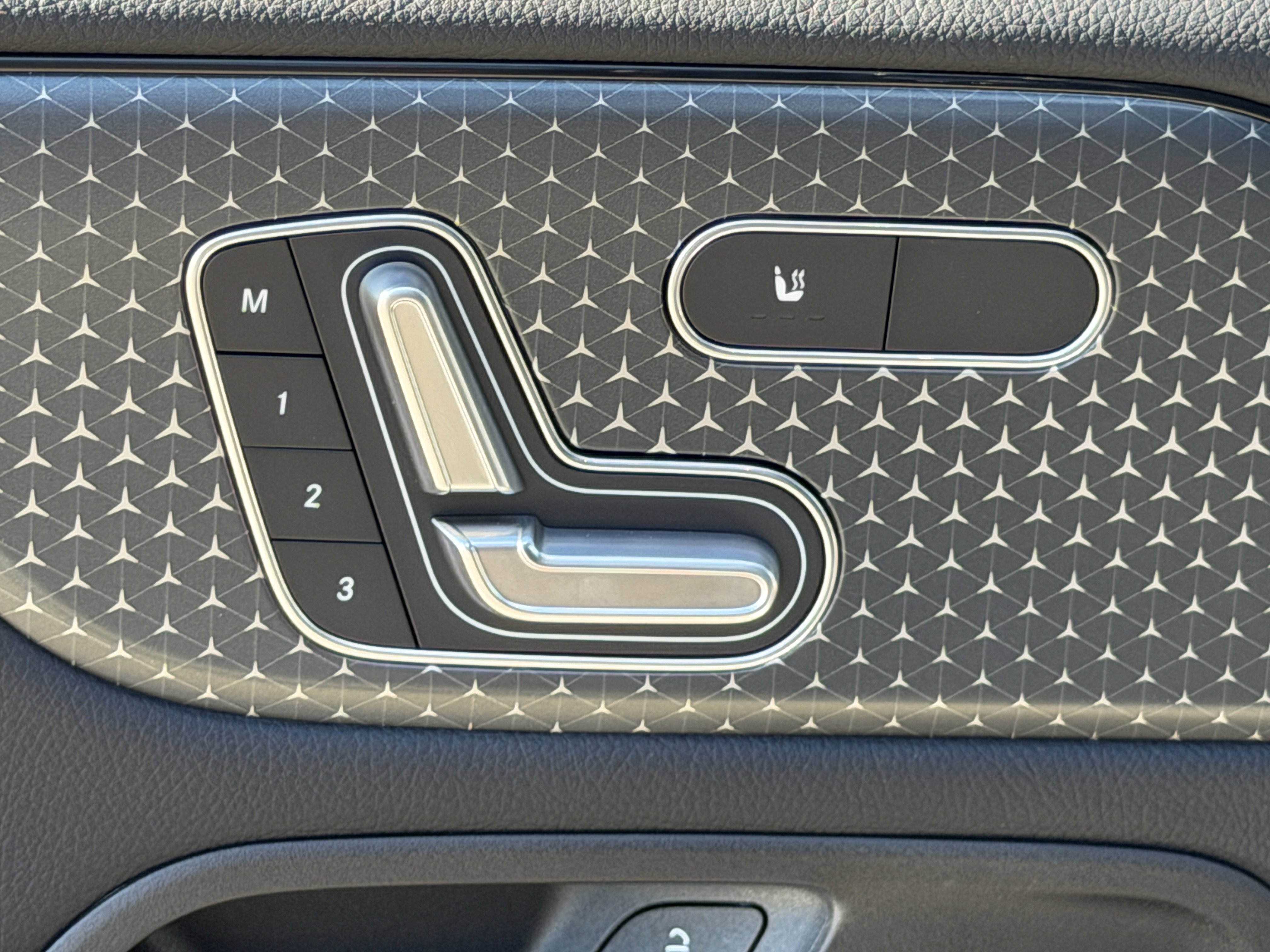 New 2026 Mercedes-Benz GLB 250 4MATIC image 17