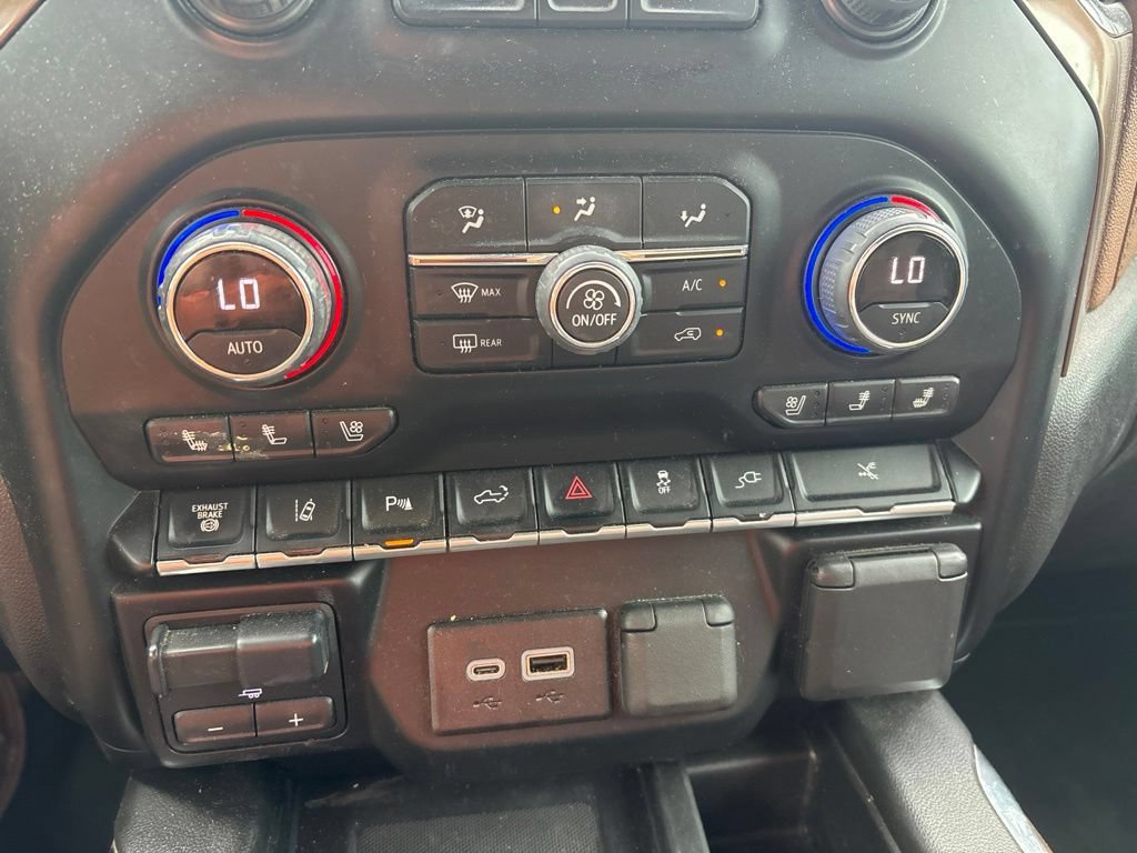 Used 2022 Chevrolet Silverado 3500 High Country w/ Technology Package AWD/4WD image 11