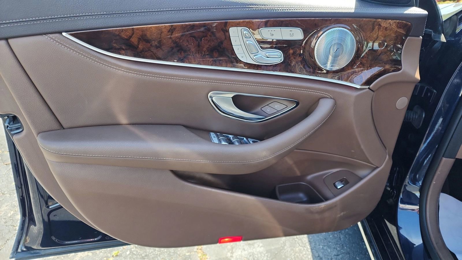 Used 2018 Mercedes-Benz E 300 4MATIC image 9