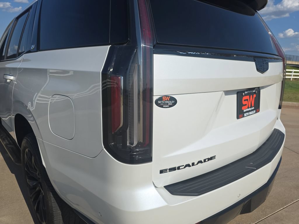 Used 2023 Cadillac Escalade Premium Luxury AWD/4WD image 35