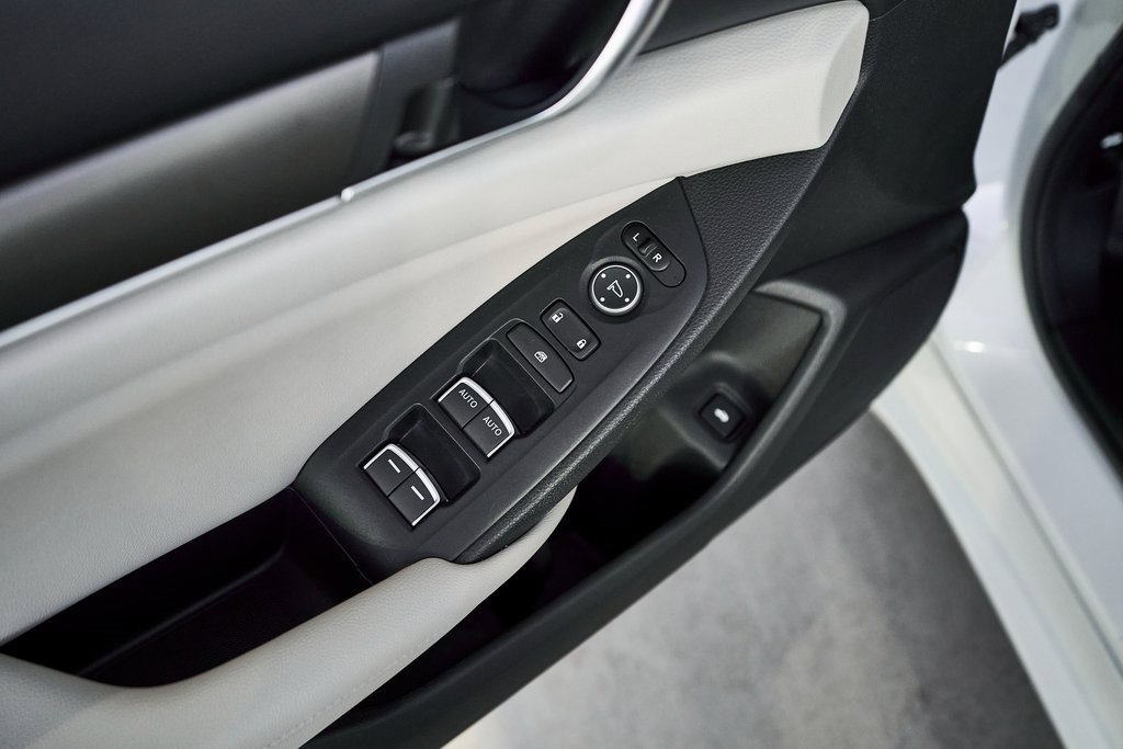 Used 2019 Honda Accord LX image 16