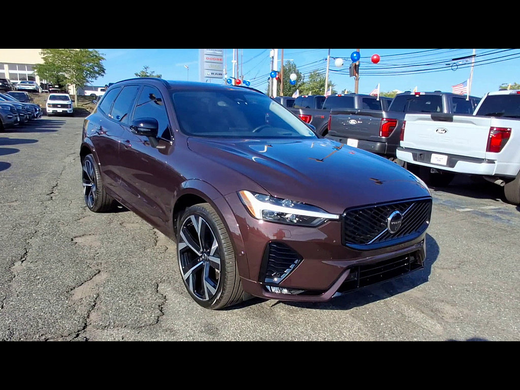 Certified 2025 Ford Explorer Active AWD/4WD image 2
