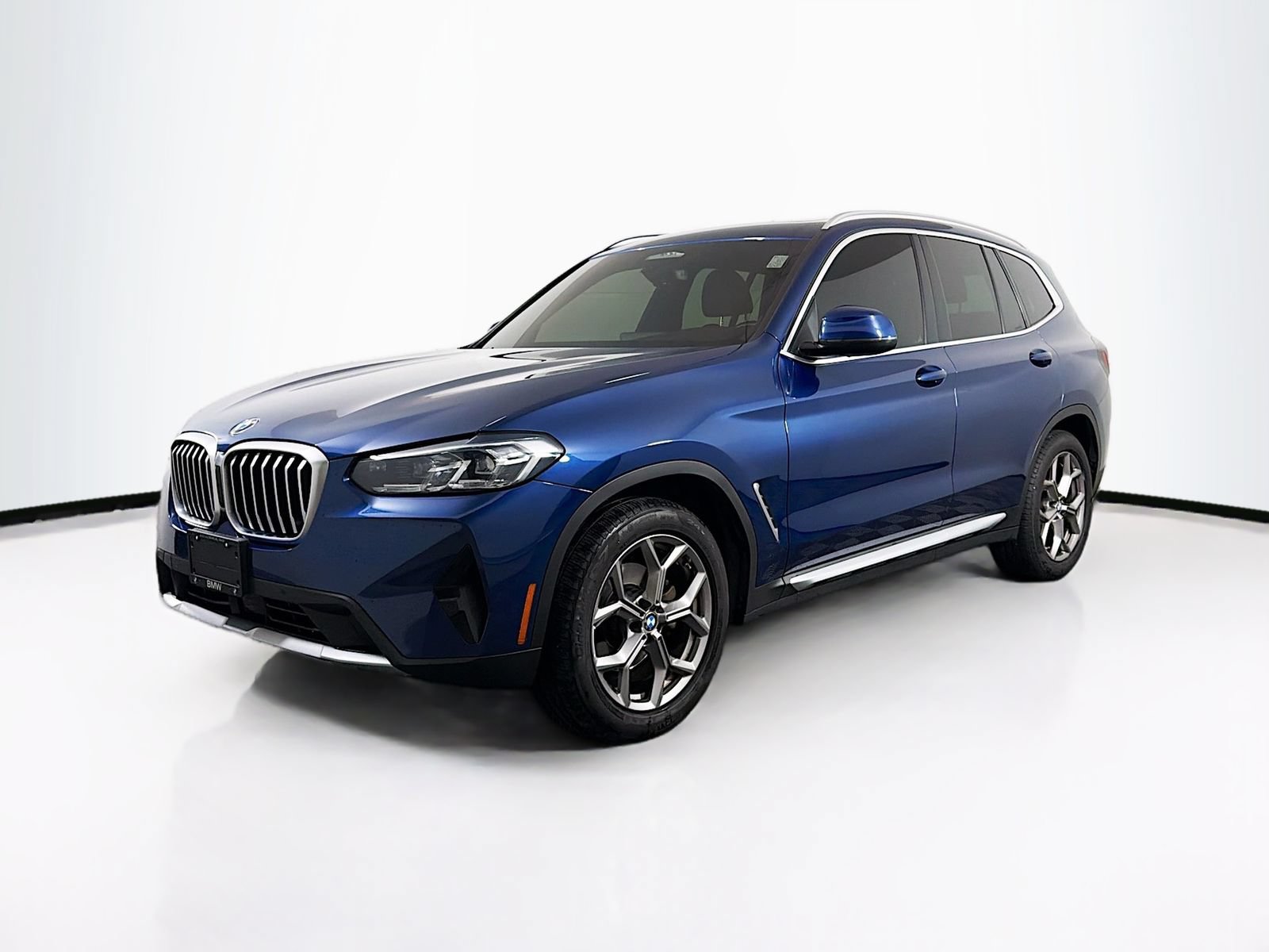 Used 2023 BMW X3 xDrive30i w/ Premium Package w/ZPA AWD/4WD image 3