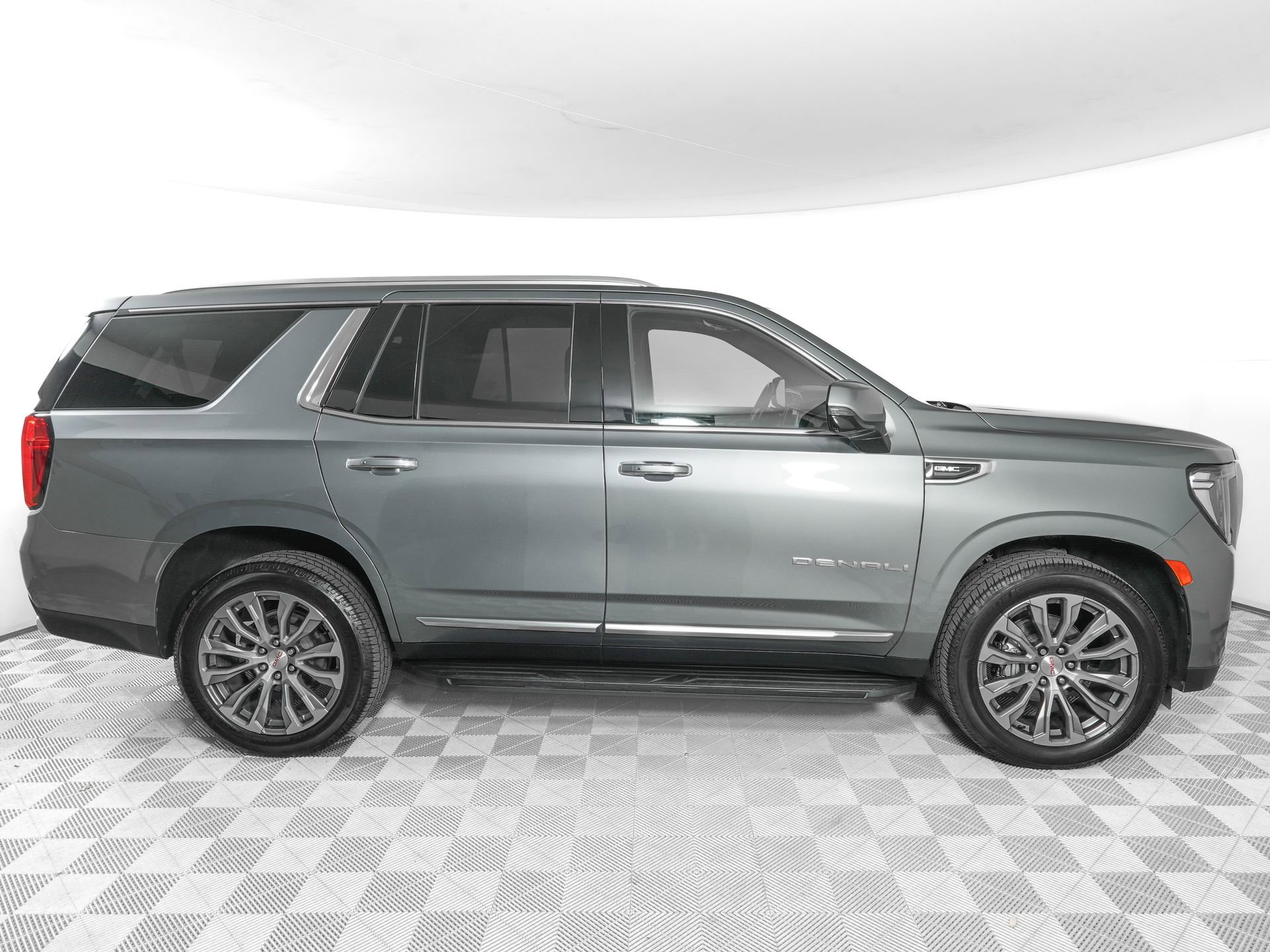 Used 2021 GMC Yukon Denali w/ LPO, Illumination Package image 4