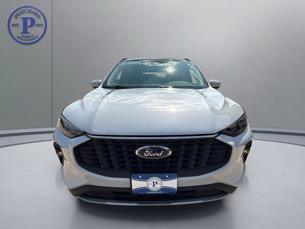 Used 2025 Ford Escape Platinum AWD/4WD image 2