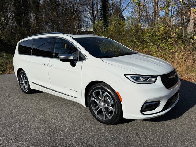 New 2026 Chrysler Pacifica Pinnacle image 5