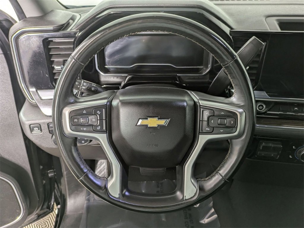 Used 2025 Chevrolet Silverado 1500 LT image 17