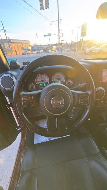 Used 2012 Jeep Wrangler Unlimited Rubicon w/ Connectivity Group image 13