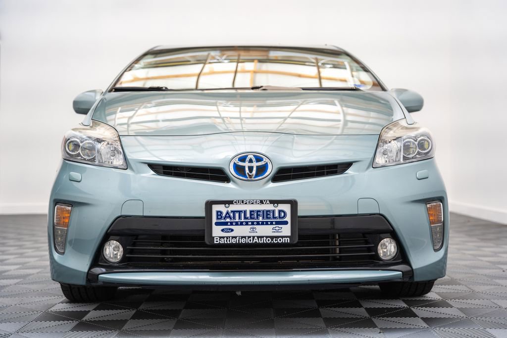 Used 2015 Toyota Prius Five FWD image 2