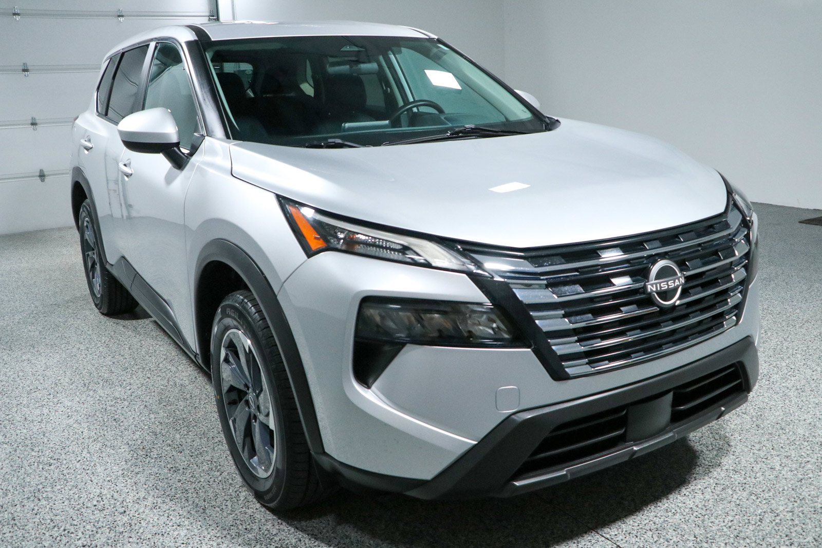 Used 2024 Nissan Rogue SV FWD image 5