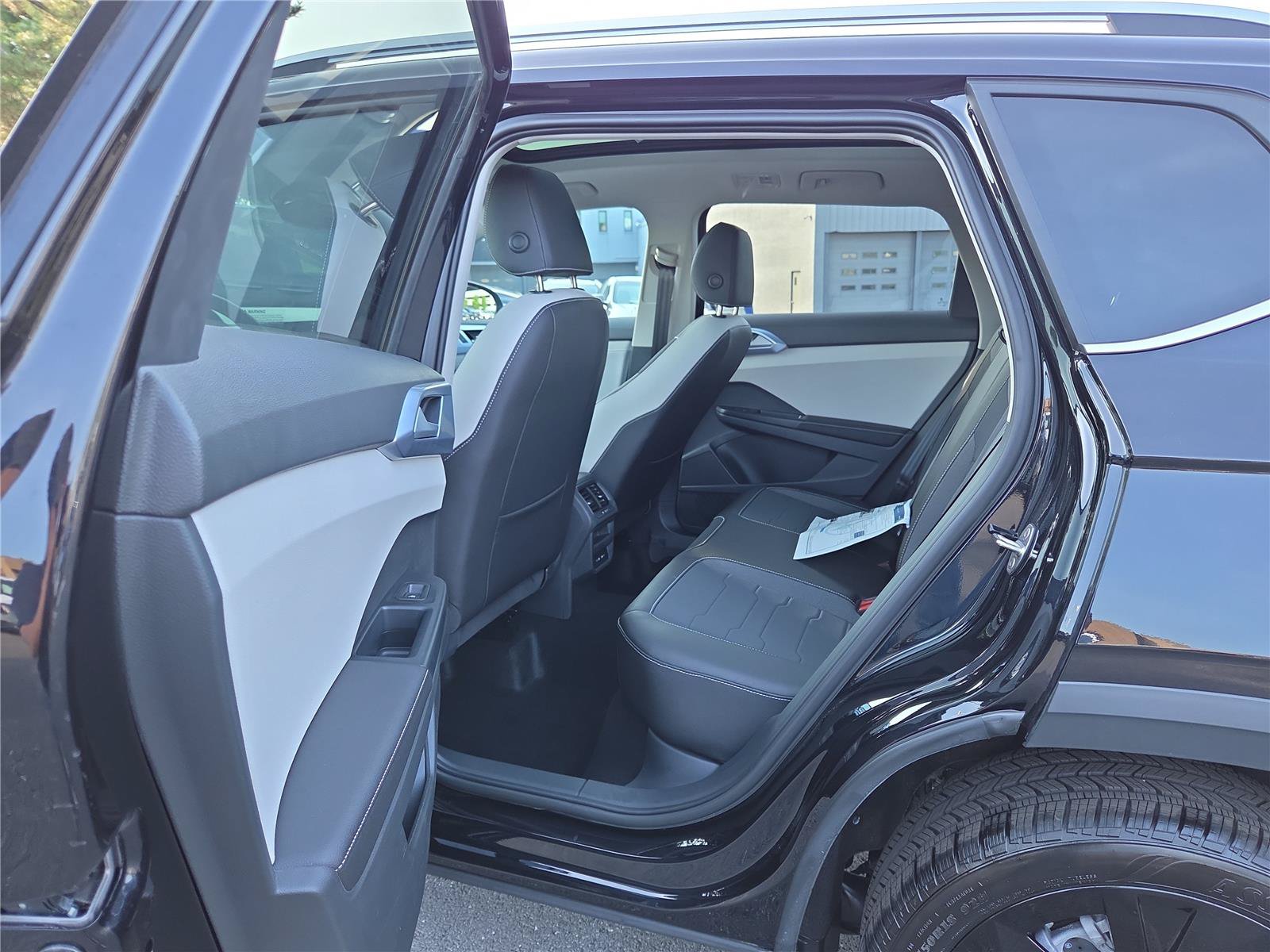 New 2026 Volkswagen Taos SE w/ Panoramic Sunroof Package FWD image 28