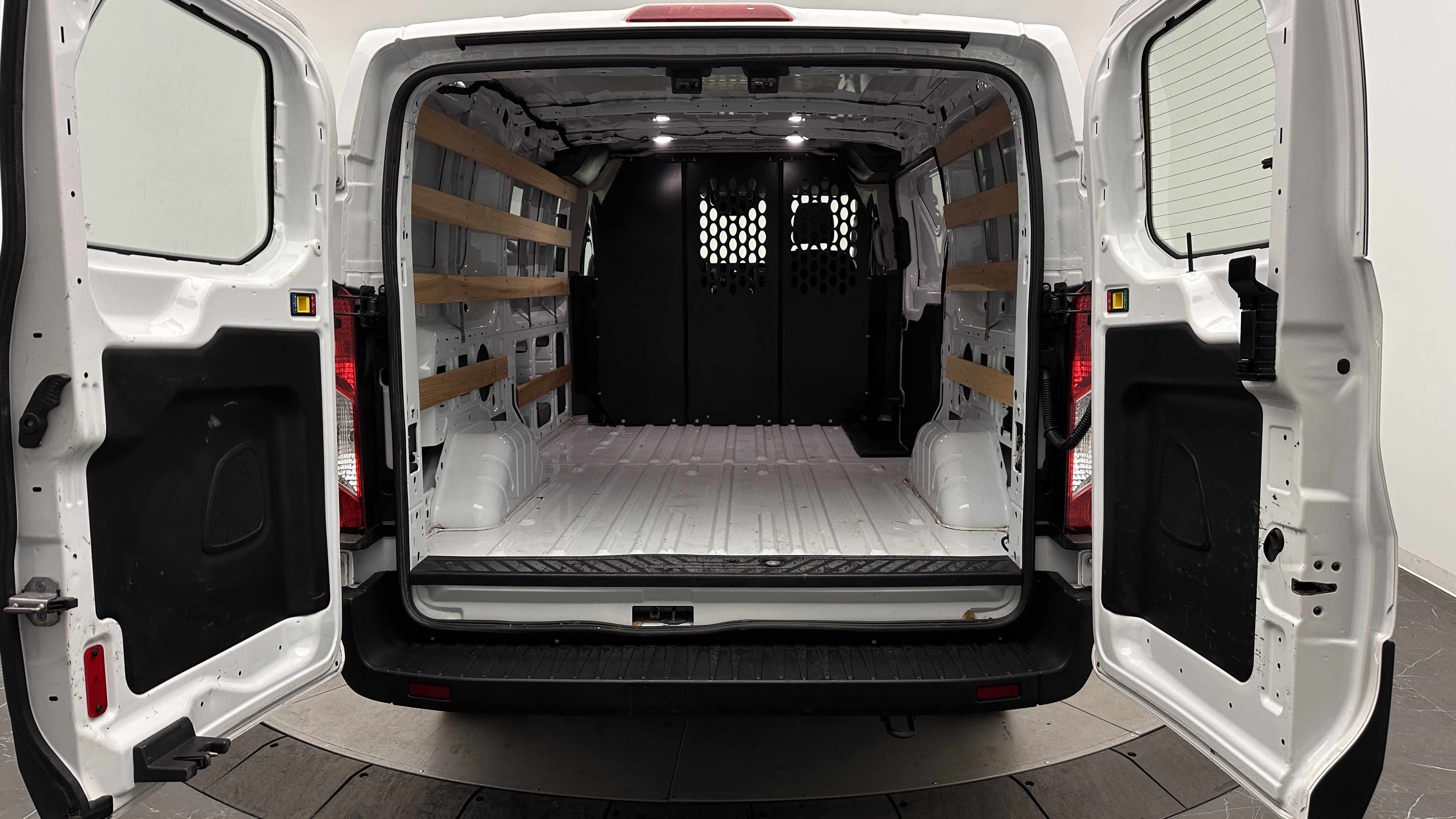 Used 2025 Ford Transit 250 Low Roof w/ Exterior Upgrade Package RWD image 23