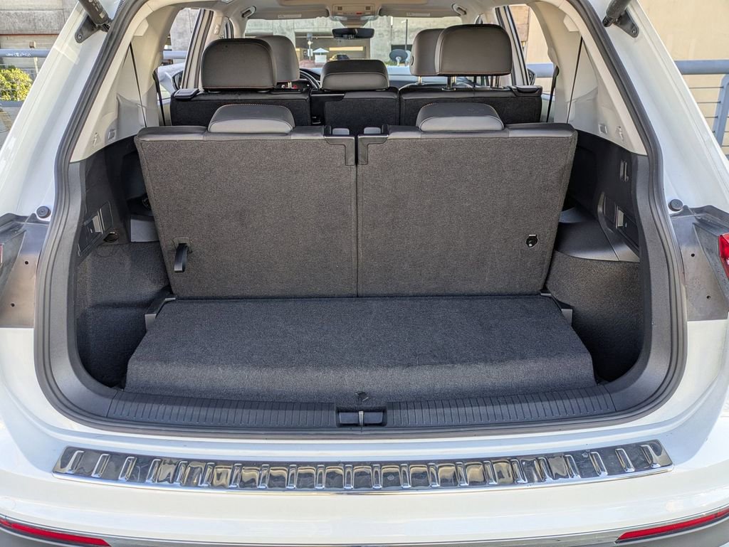 Used 2024 Volkswagen Tiguan Wolfsburg Edition image 26