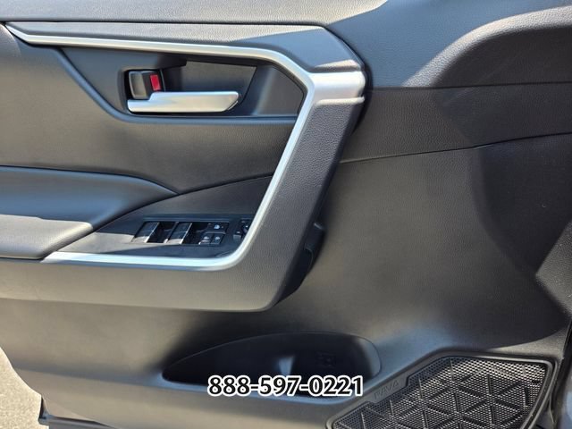 Used 2025 Toyota RAV4 XLE FWD image 28