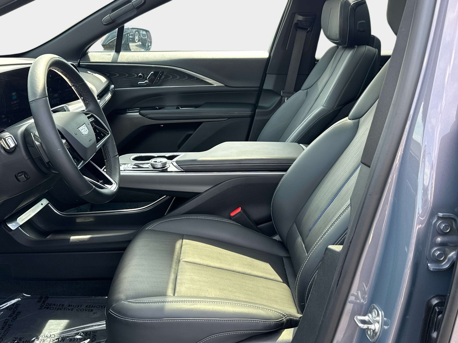 Certified 2024 Cadillac Lyriq Luxury AWD/4WD image 18