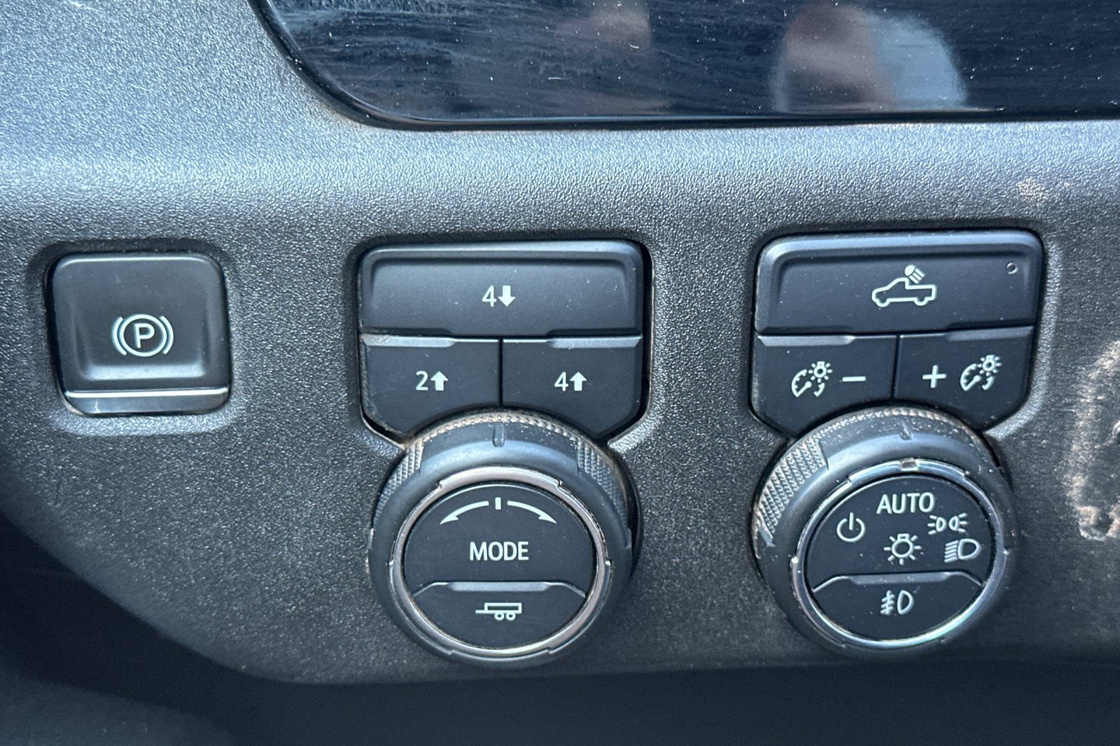 Used 2024 Chevrolet Silverado 2500 LT AWD/4WD image 40