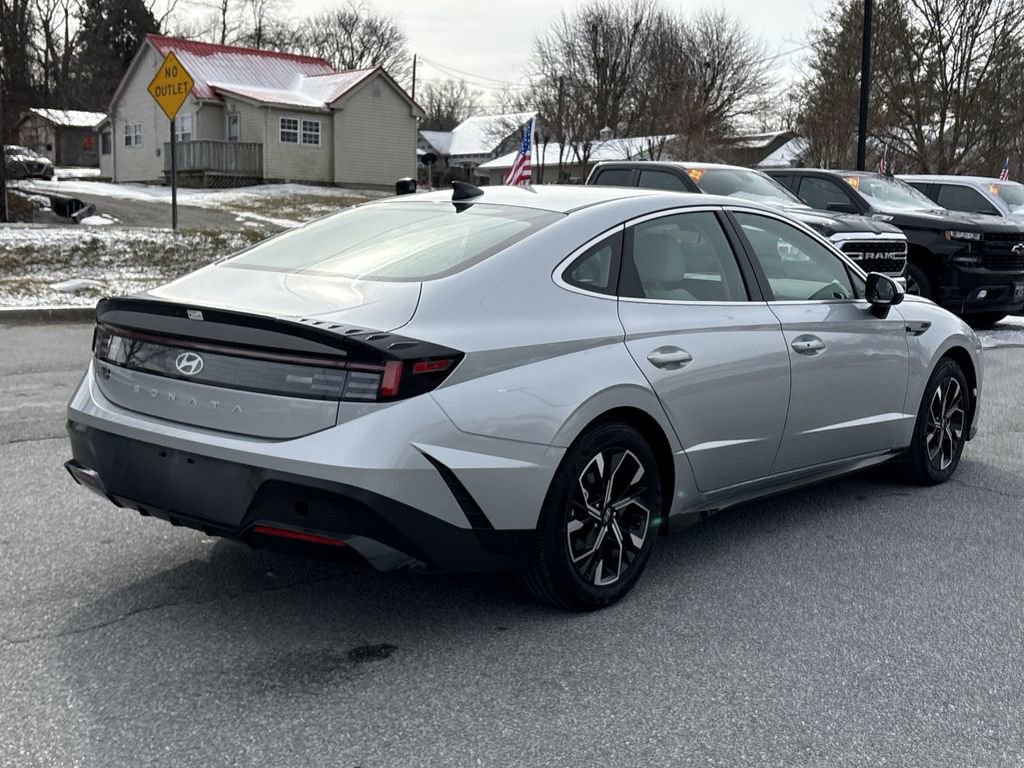 Used 2025 Hyundai Sonata SEL FWD image 9