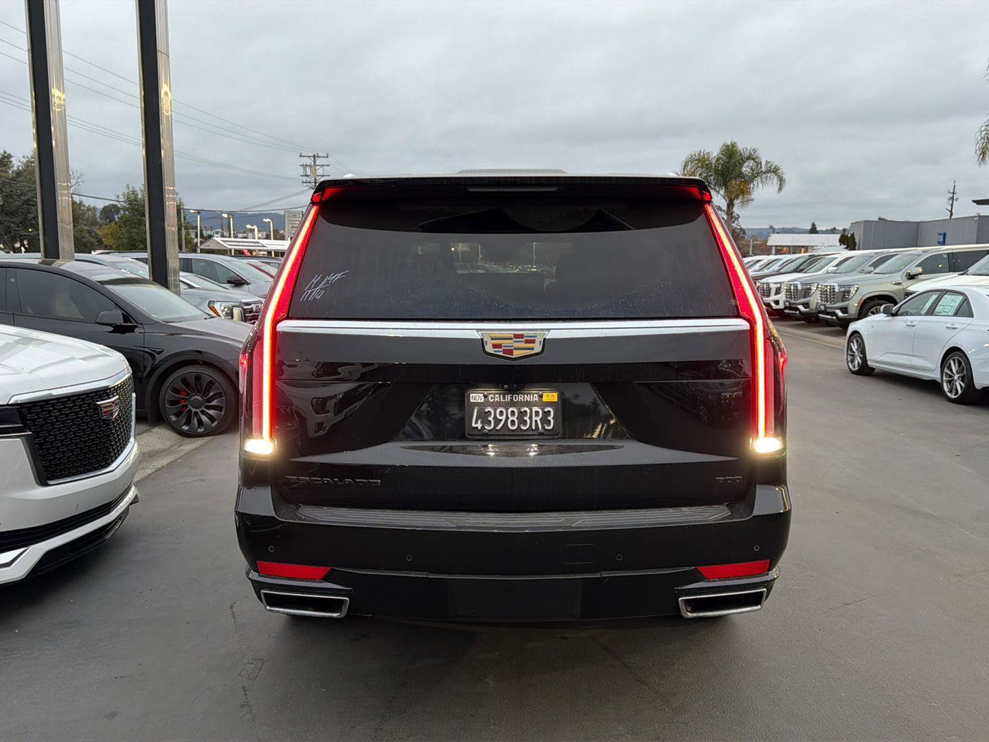 Used 2023 Cadillac Escalade ESV Premium Luxury image 5