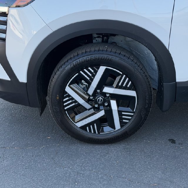 New 2026 Nissan Kicks SV w/ Cold Weather Package FWD image 11