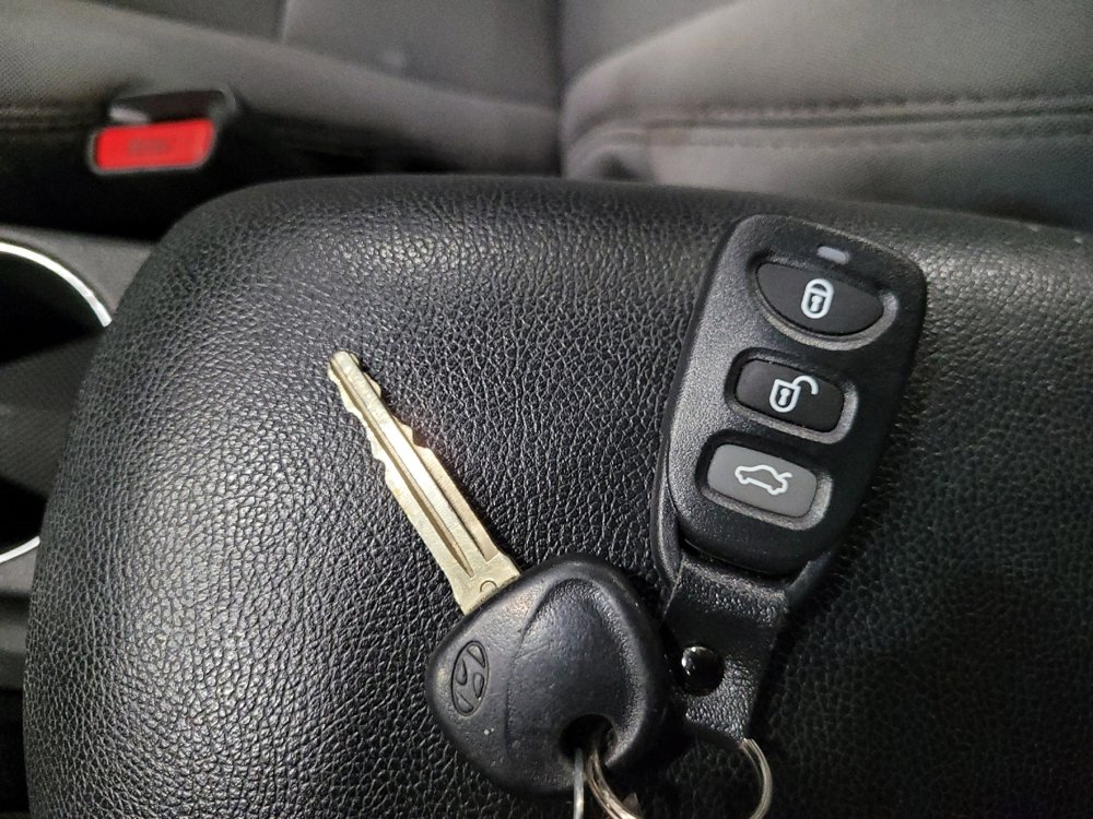 Used 2013 Hyundai Elantra GLS FWD image 32