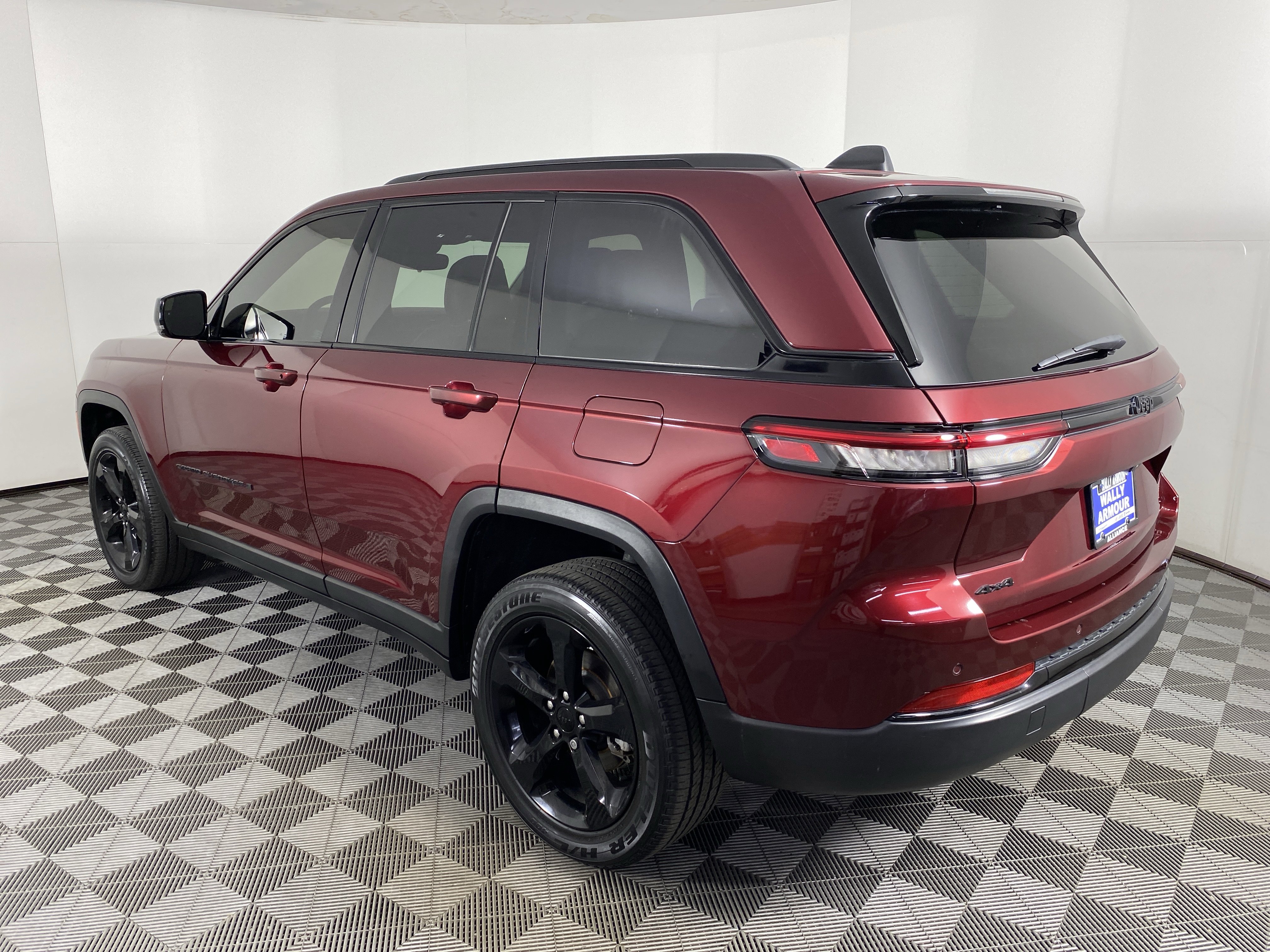 Used 2023 Jeep Grand Cherokee Altitude AWD/4WD image 10