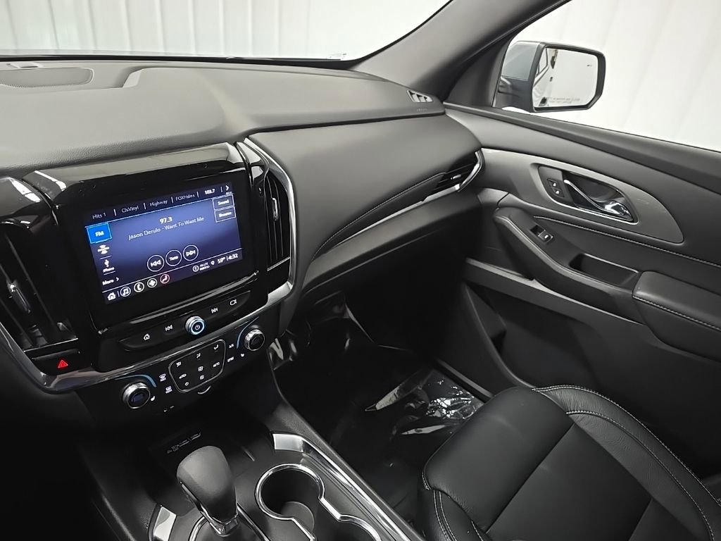 Used 2023 Chevrolet Traverse LT image 25