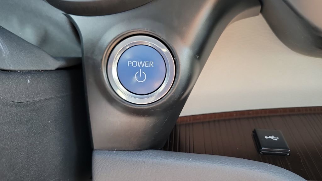 Certified 2024 Toyota Sienna XLE FWD image 24