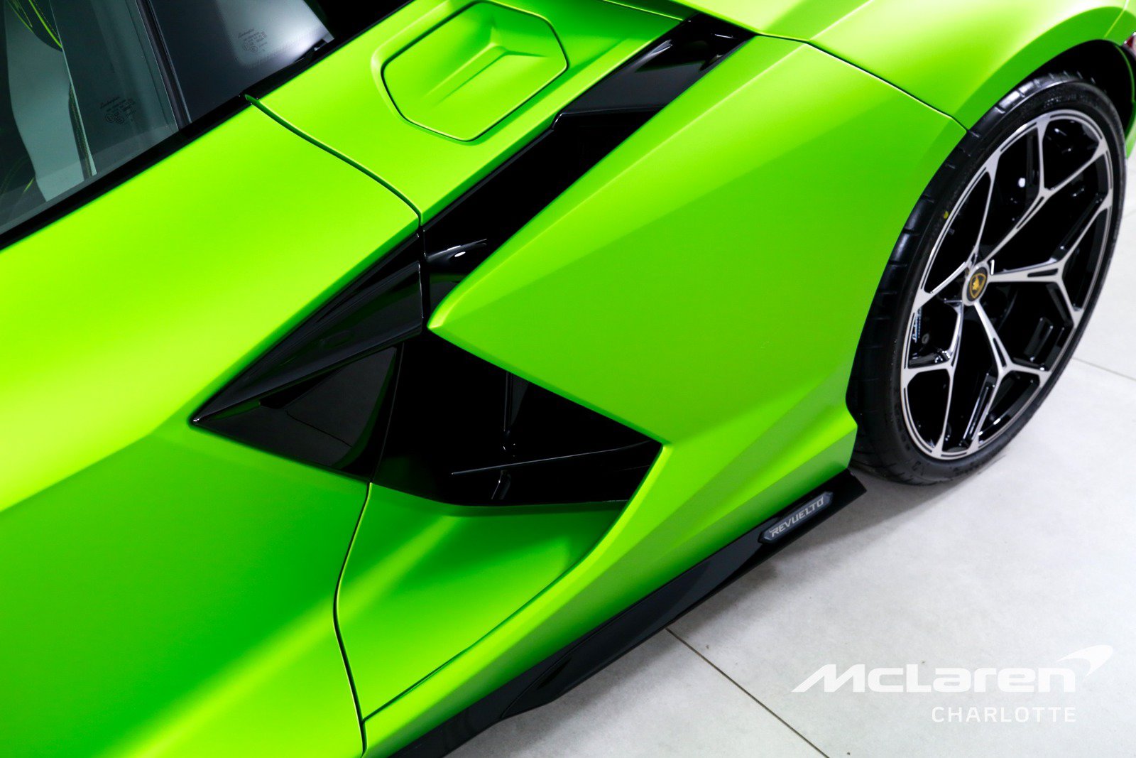 Used 2024 Lamborghini Revuelto AWD/4WD image 31