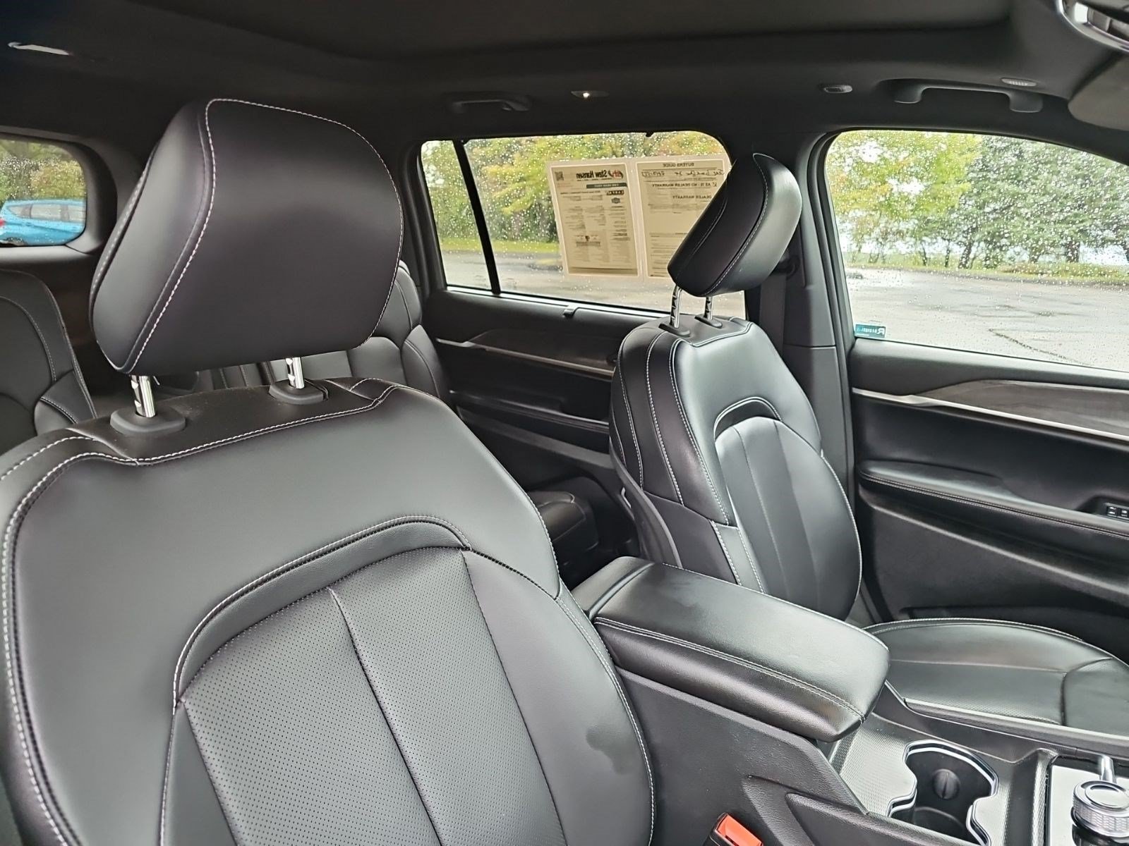 Used 2024 Jeep Grand Cherokee L Limited w/ Luxury Tech Group II AWD/4WD image 11