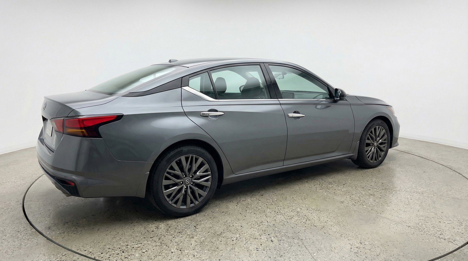 Used 2025 Nissan Altima 2.5 SV image 9