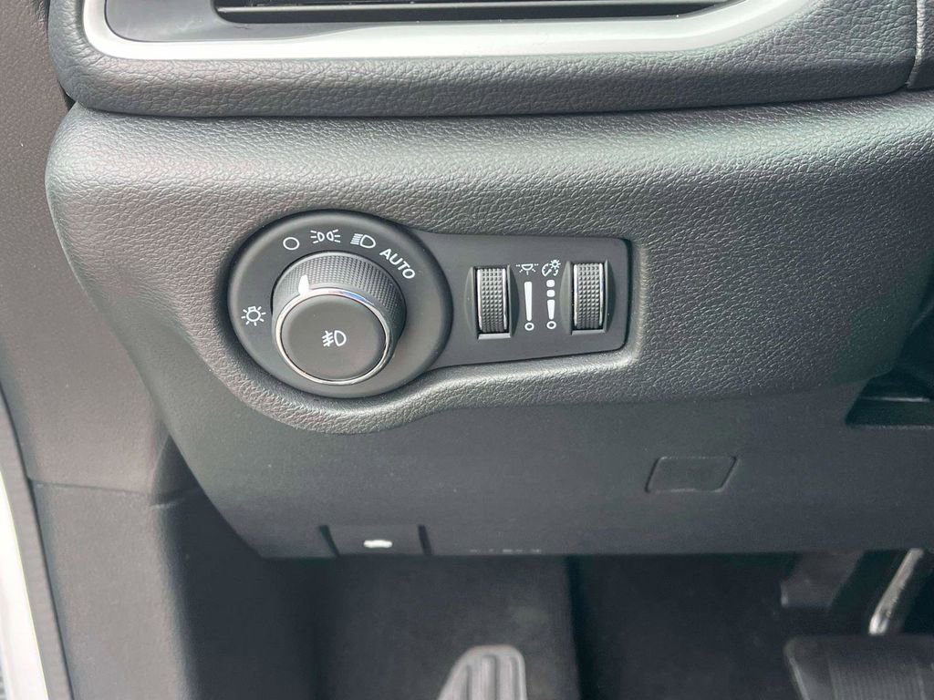 Used 2024 Chrysler Pacifica Limited FWD image 19