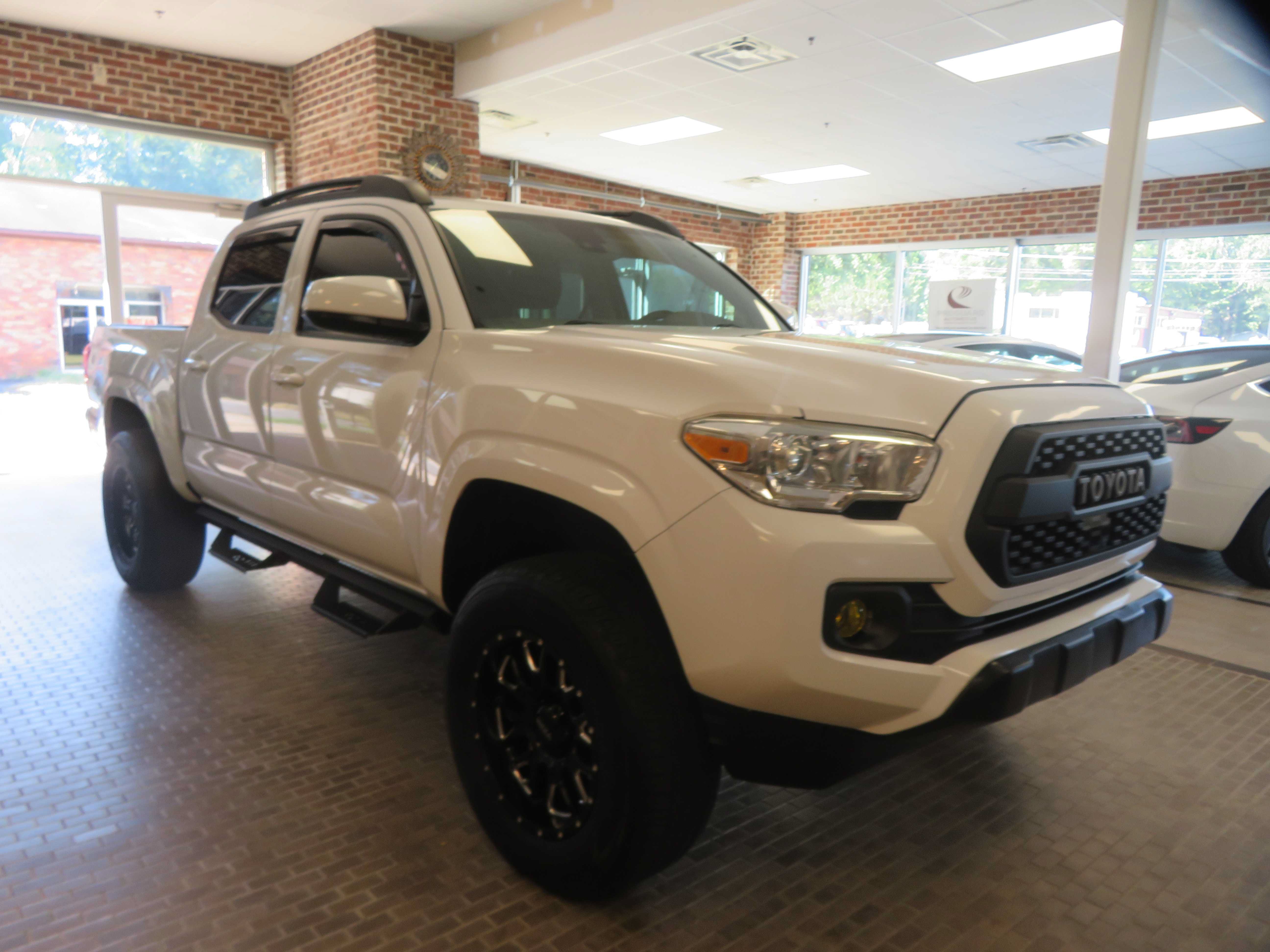 Used 2020 Toyota Tacoma SR AWD/4WD image 60