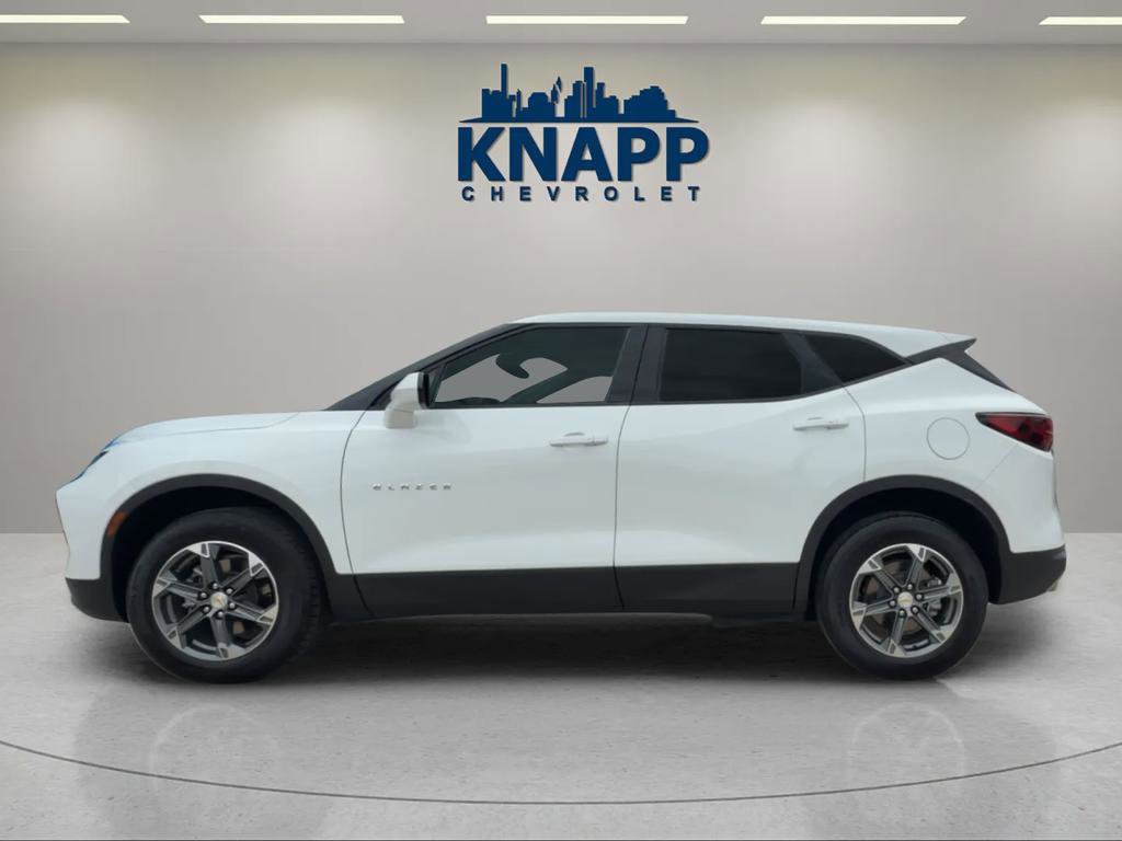 Used 2025 Chevrolet Blazer LT image 2
