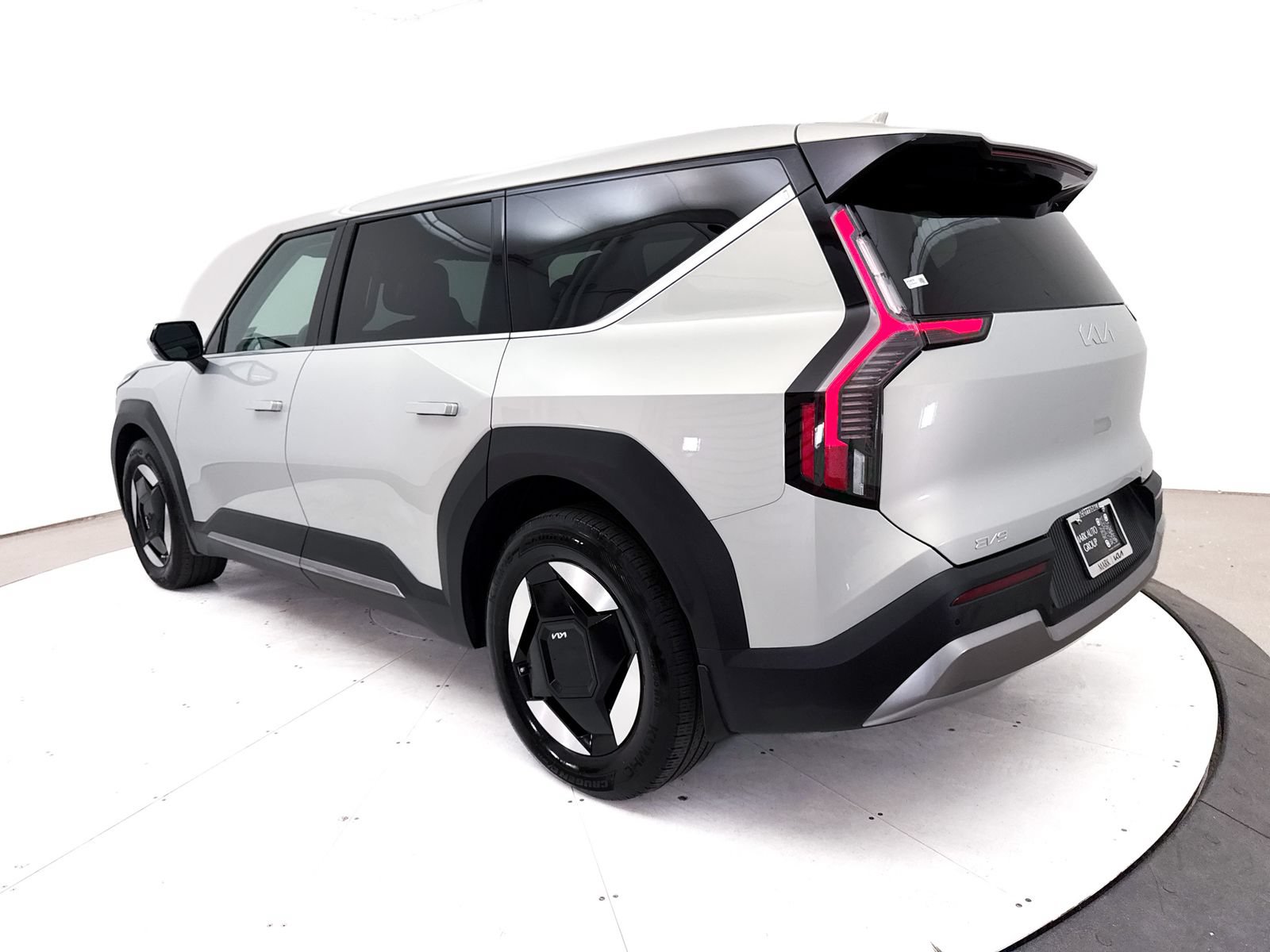 Certified 2024 Kia EV9 Light Long Range RWD image 17