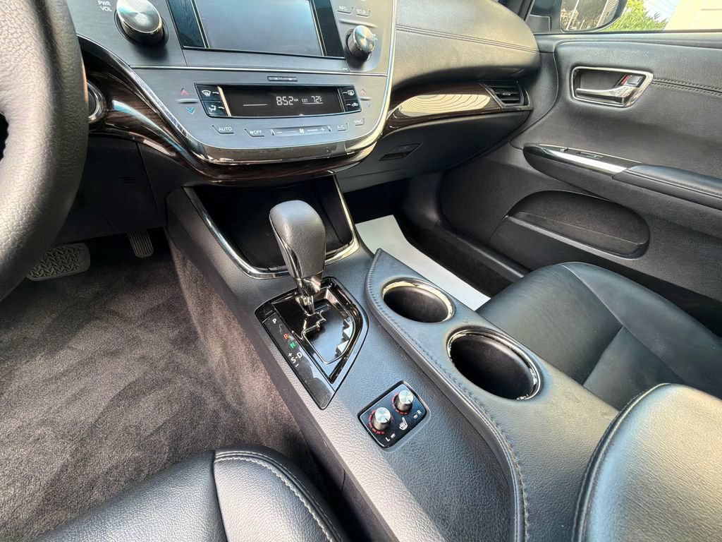 Used 2013 Toyota Avalon XLE FWD image 22