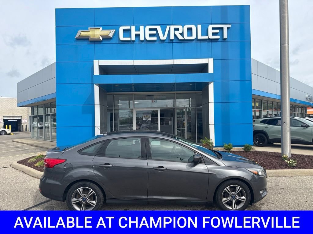 Used 2018 Ford Focus SE w/ SE Appearance Package FWD image 2