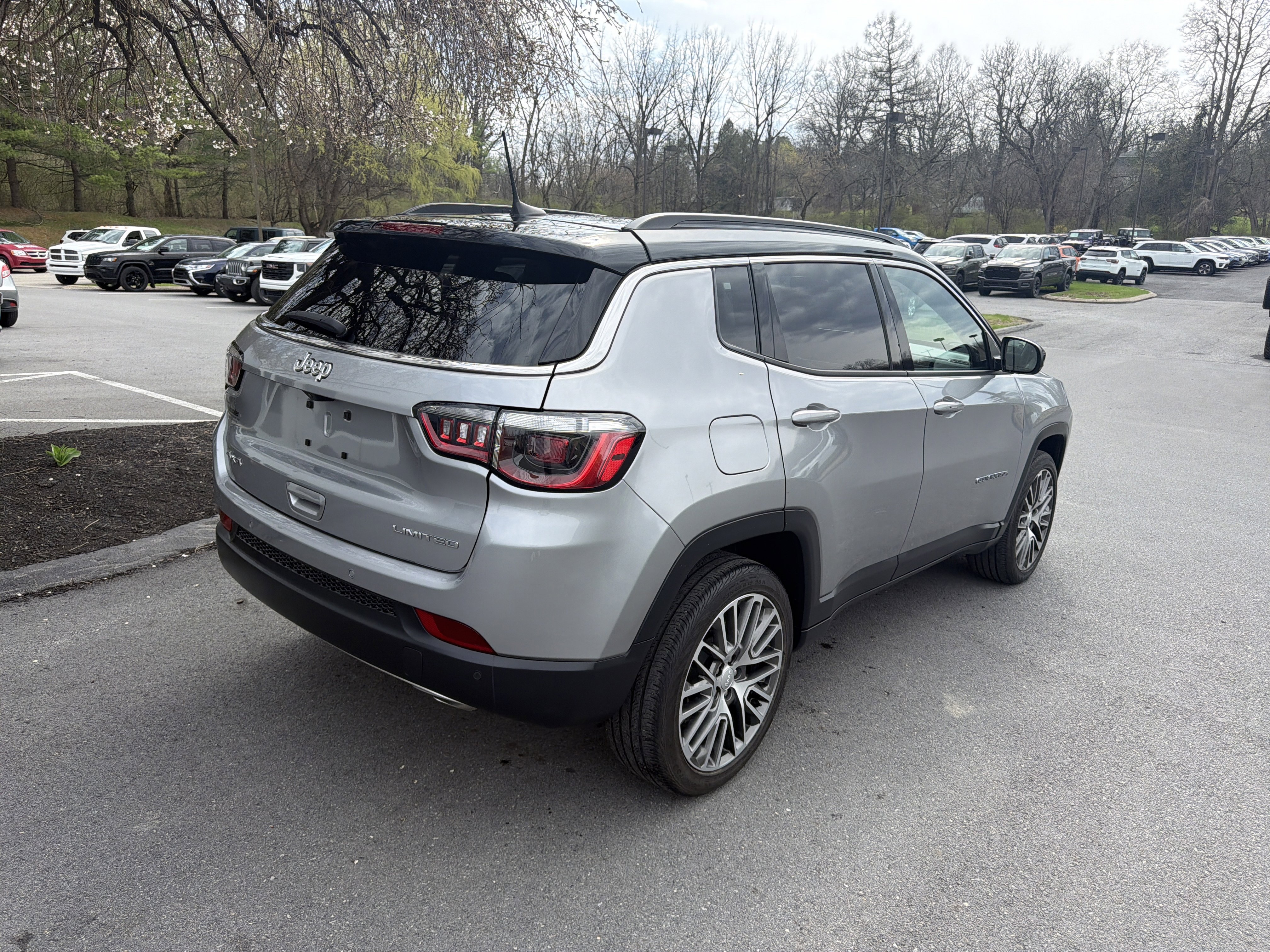 Used 2023 Jeep Compass Limited w/ Elite Group AWD/4WD image 3