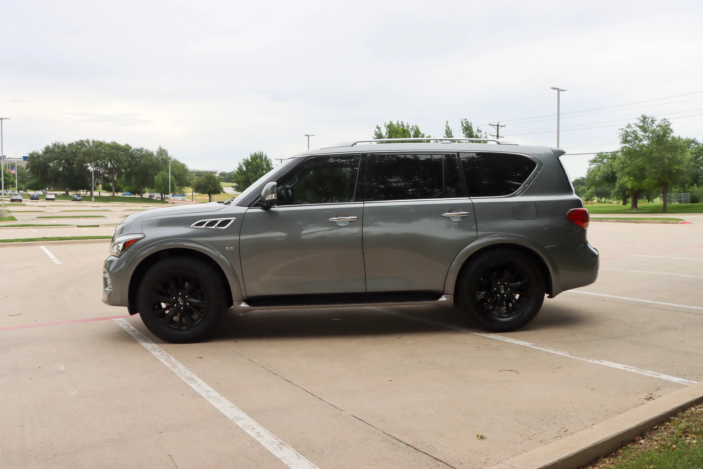 Used 2016 INFINITI QX80 2WD image 4