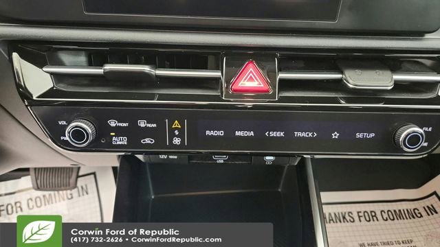 Used 2024 Kia Niro LX image 20