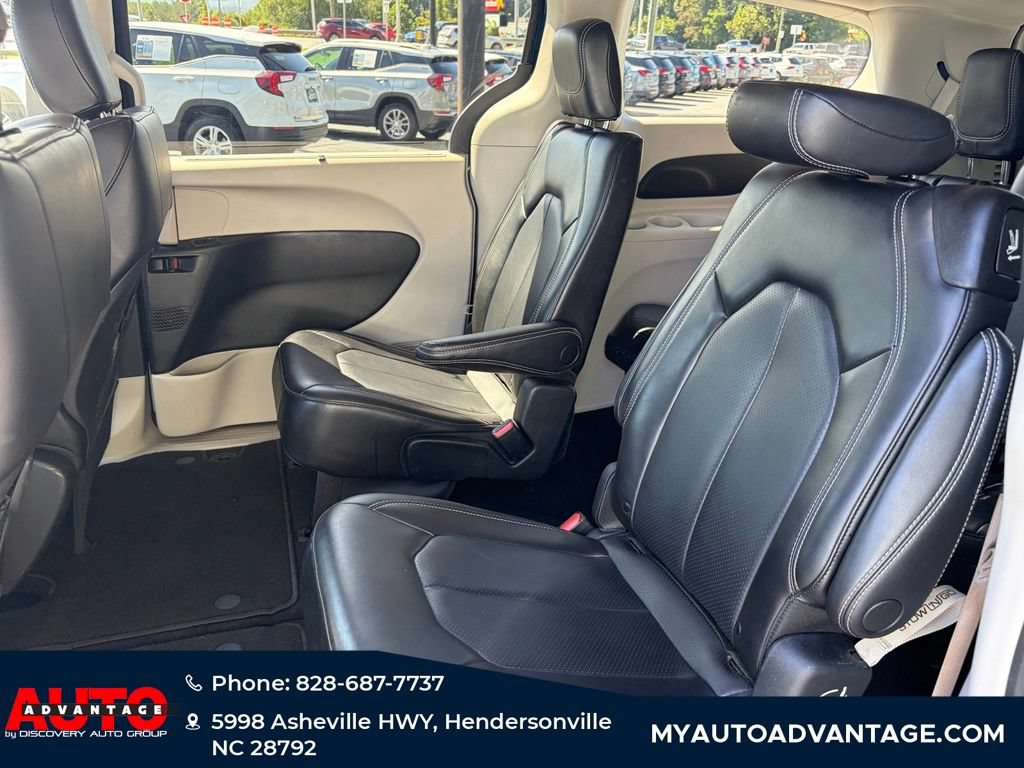 Used 2023 Chrysler Pacifica Touring-L FWD image 27