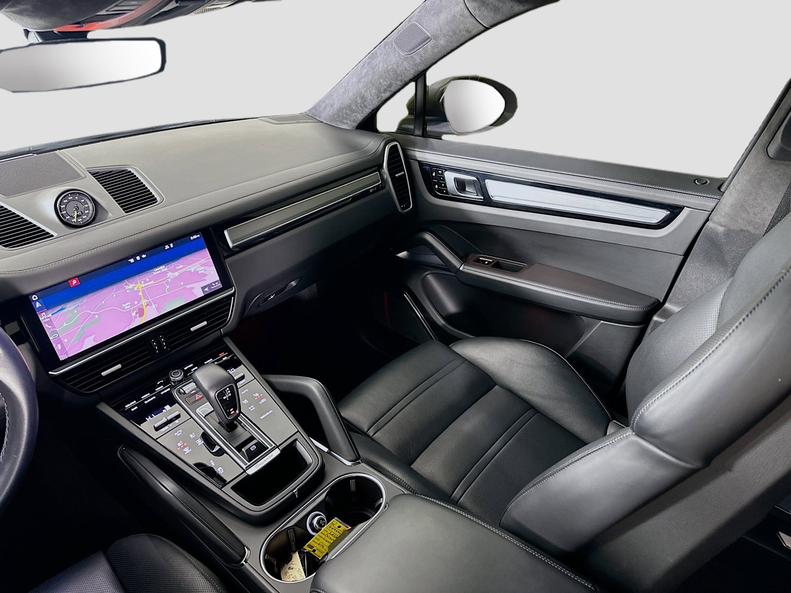 Certified 2020 Porsche Cayenne Turbo S AWD/4WD image 30