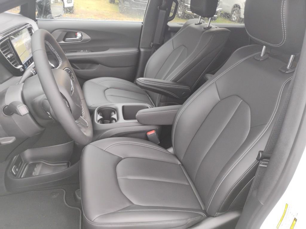 New 2026 Chrysler Pacifica Select image 24