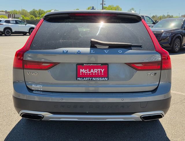 Used 2017 Volvo V90 T6 Cross Country image 6