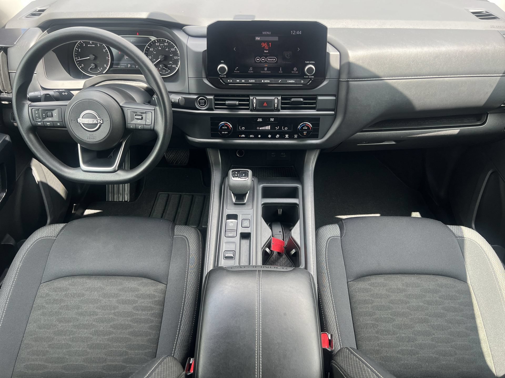 Used 2024 Nissan Pathfinder S FWD image 2