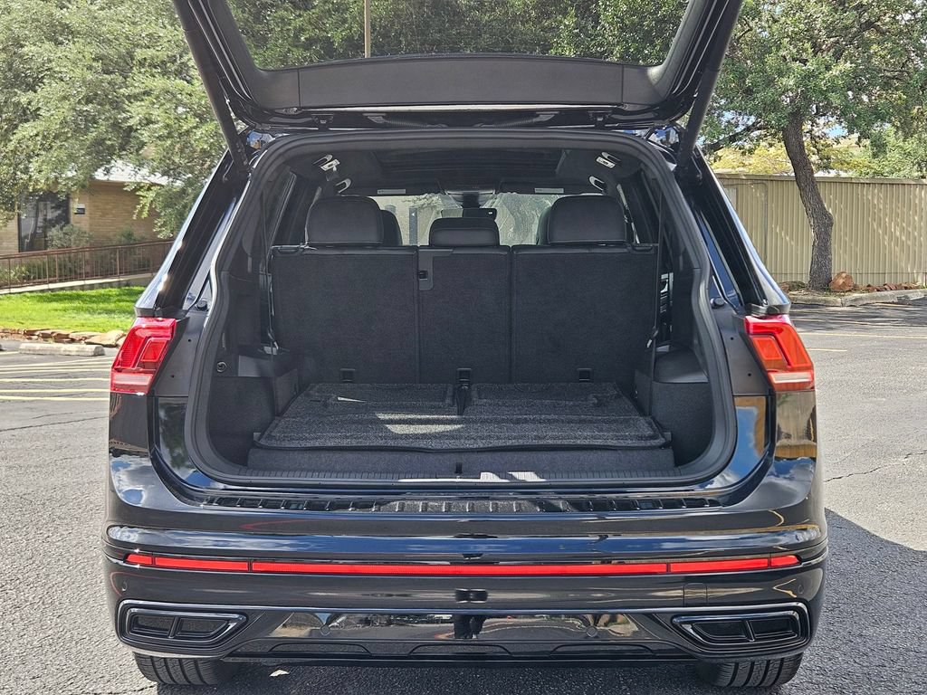 Used 2024 Volkswagen Tiguan SE R-Line w/ MDO Package, Three-Row FWD image 10