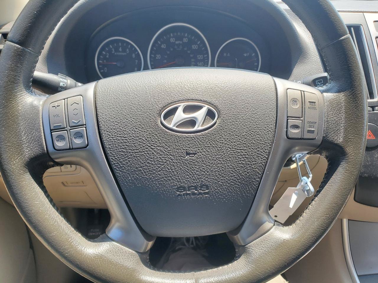 Used 2010 Hyundai Veracruz Limited w/ Navigation Pkg 3 FWD image 20