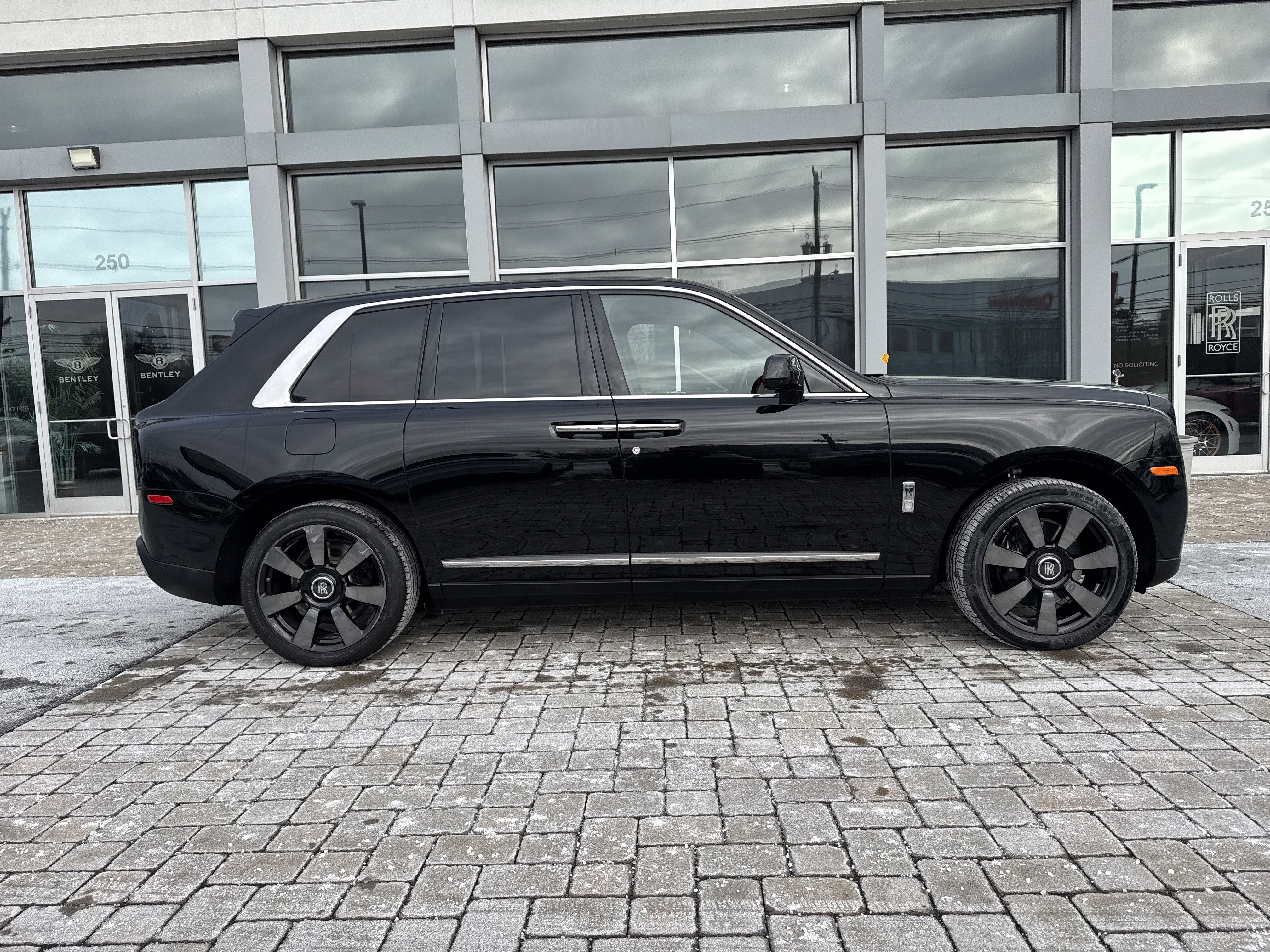 Certified 2024 Rolls-Royce Cullinan image 10