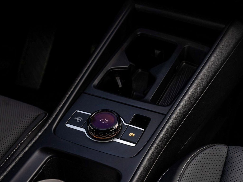 Used 2025 Volkswagen Tiguan SE image 26