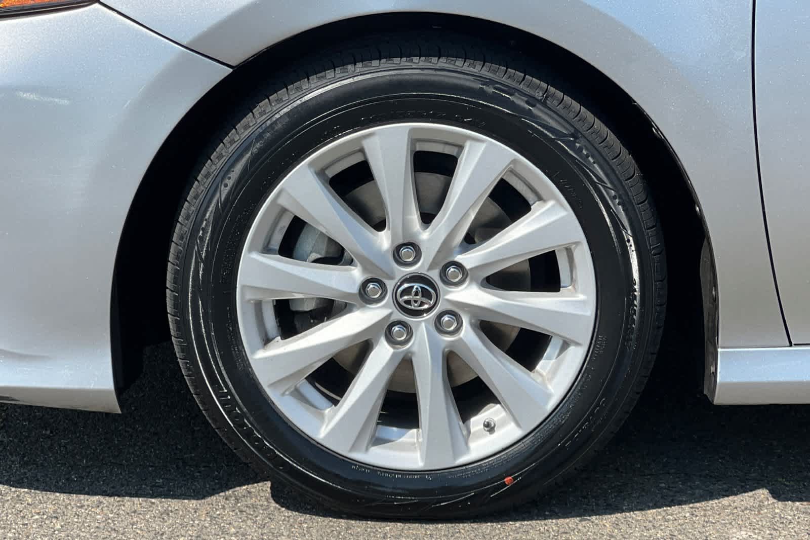 Certified 2018 Toyota Camry LE FWD image 28