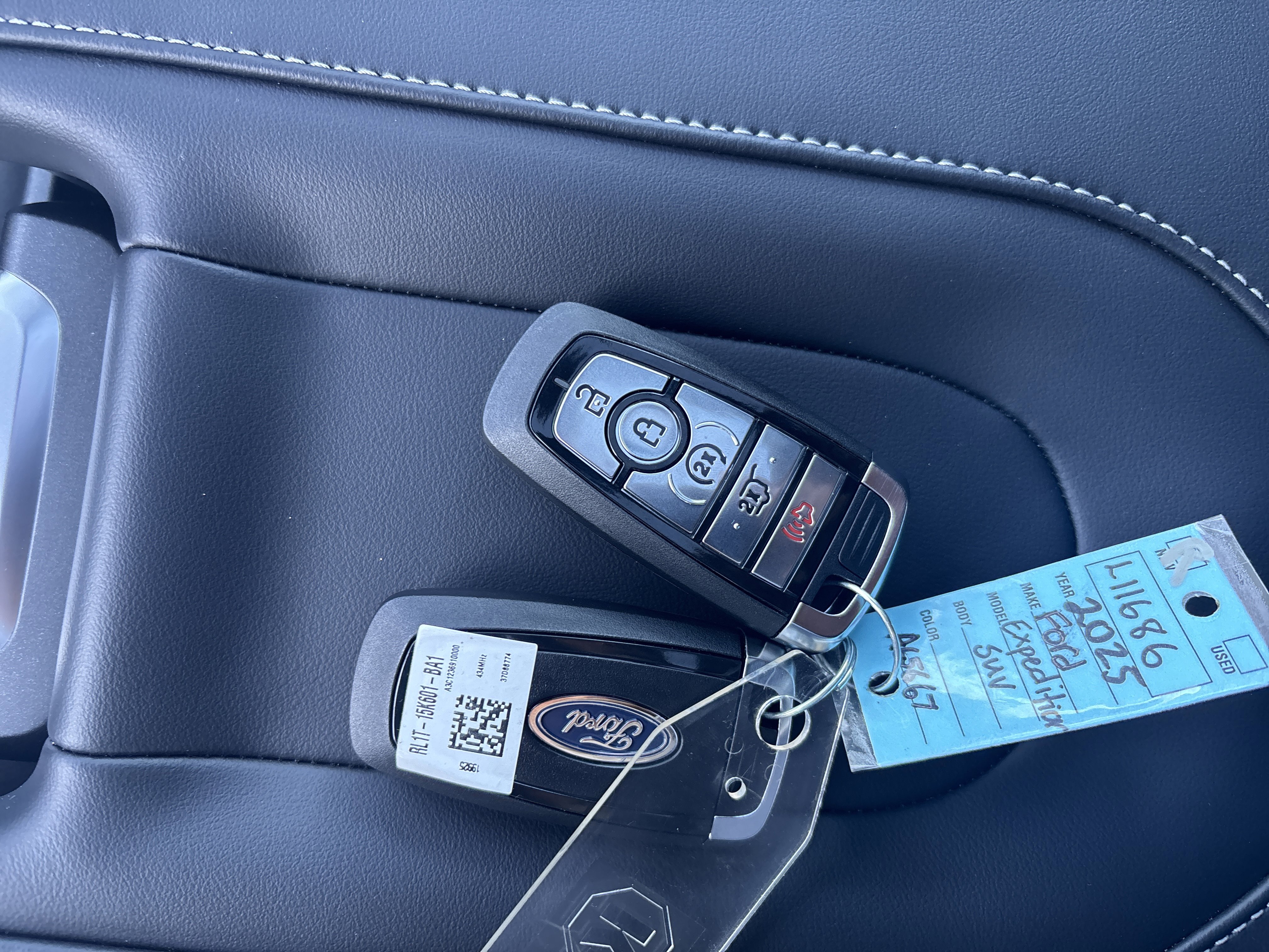 New 2025 Ford Expedition Max Platinum image 32